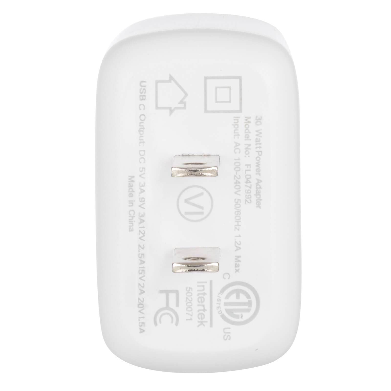 Non retractable prongs. color::White