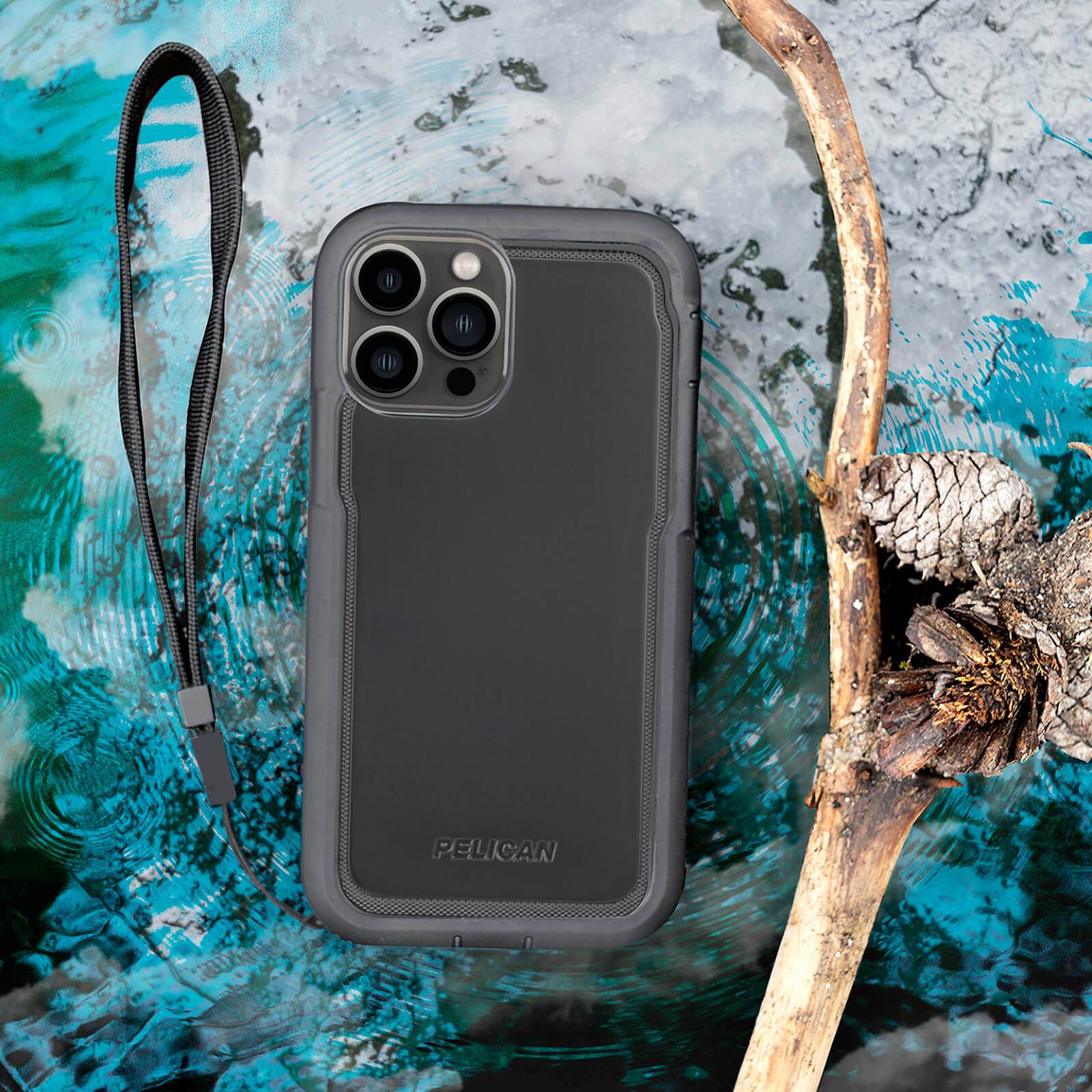 Pelican Marine Active floating in water color::Black