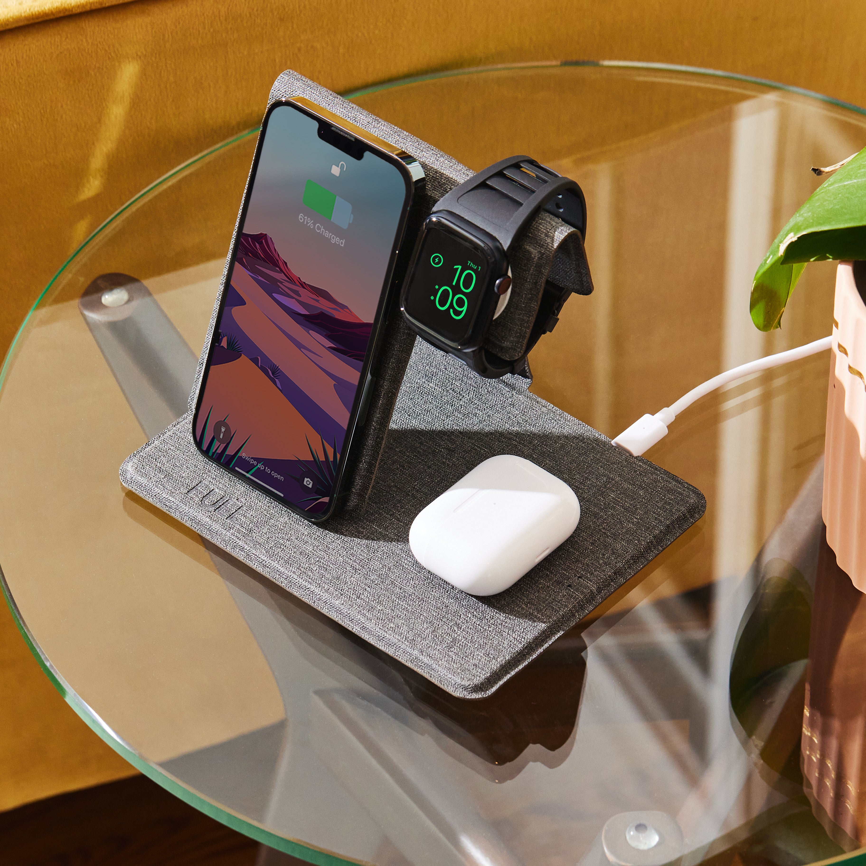 How a 3-in-1 Wireless Charging Station Can Help Declutter Your Space