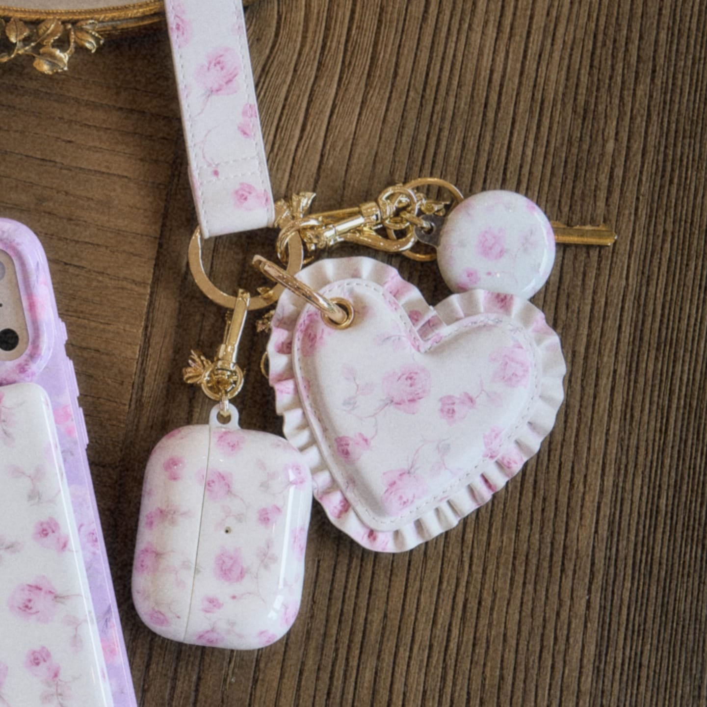 Case-Mate x LoveShackFancy Ruffled Heart AirTag Keychain Charm