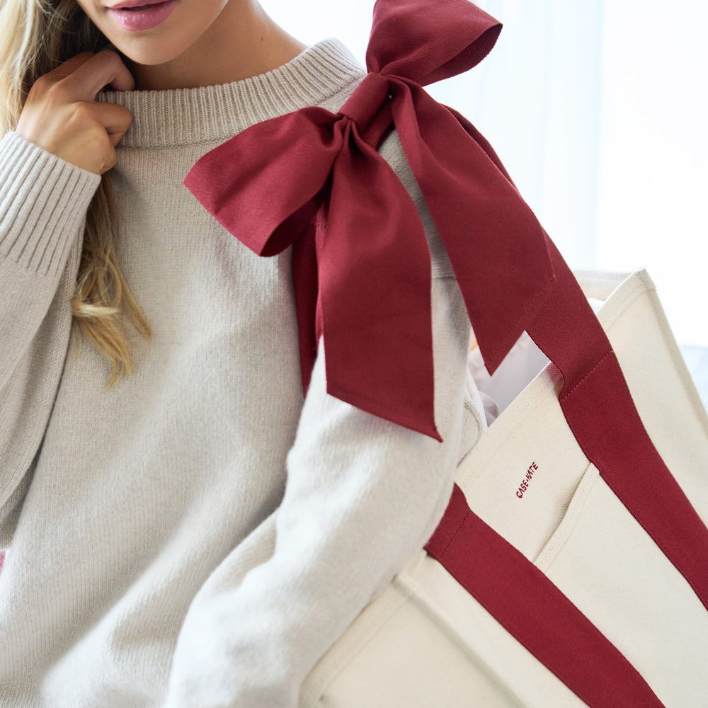 Detail shot of the bow on canvas tote bag
#color_cranberry bow
