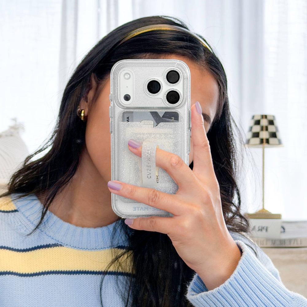 Person holding a phone with a twinkle phone case

#color_sheer twinkle silver