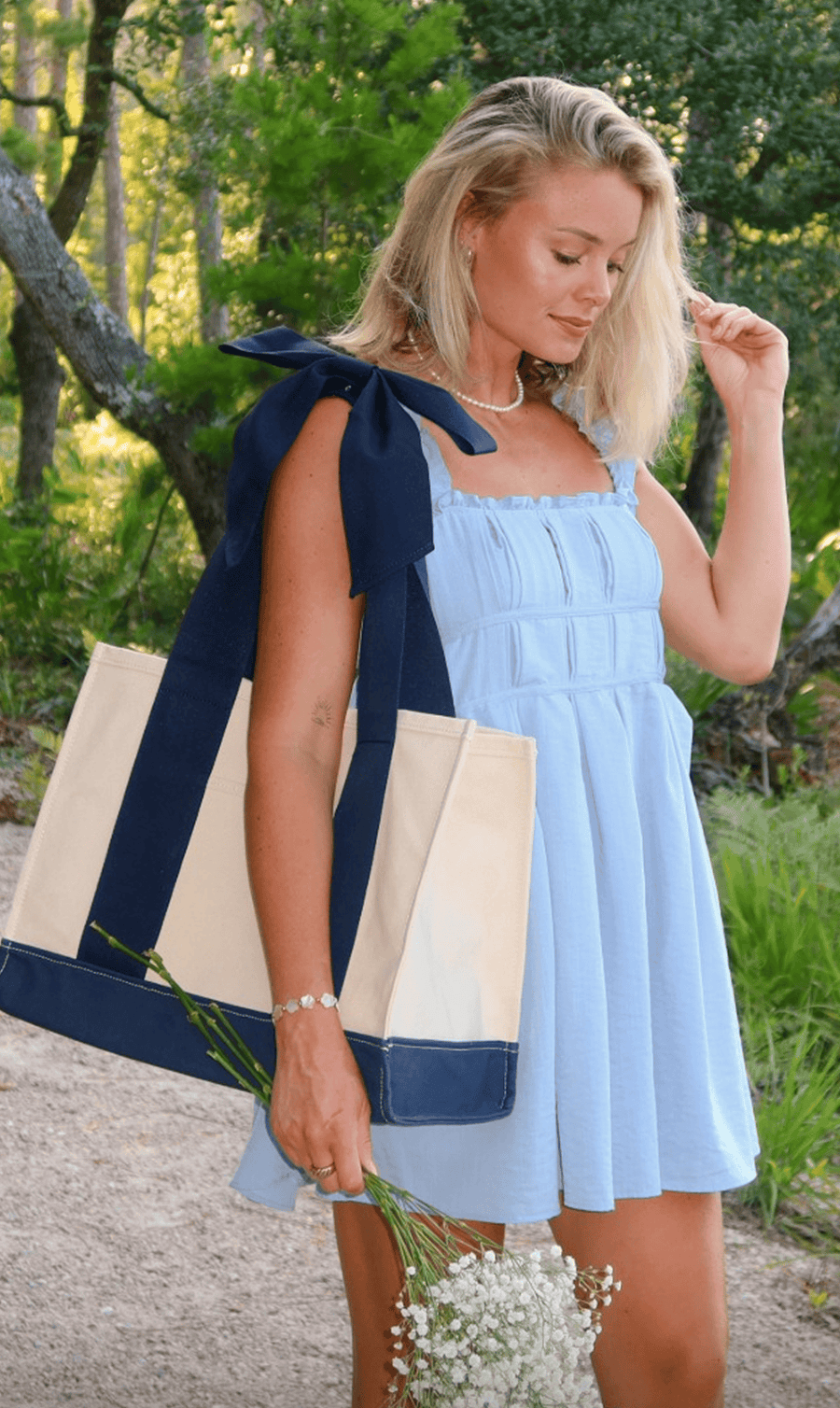 Customer carrying the tote over the shoulder