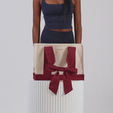 A video showing the size of the cranberry canvas tote bag
#color_cranberry bow