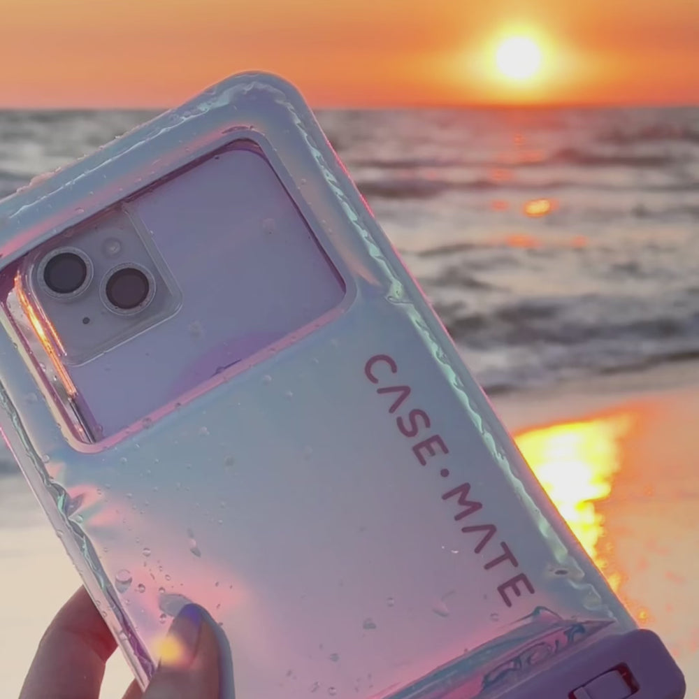 A video showing the waterproof floating pouch being used on a beach 
#color_iridescent