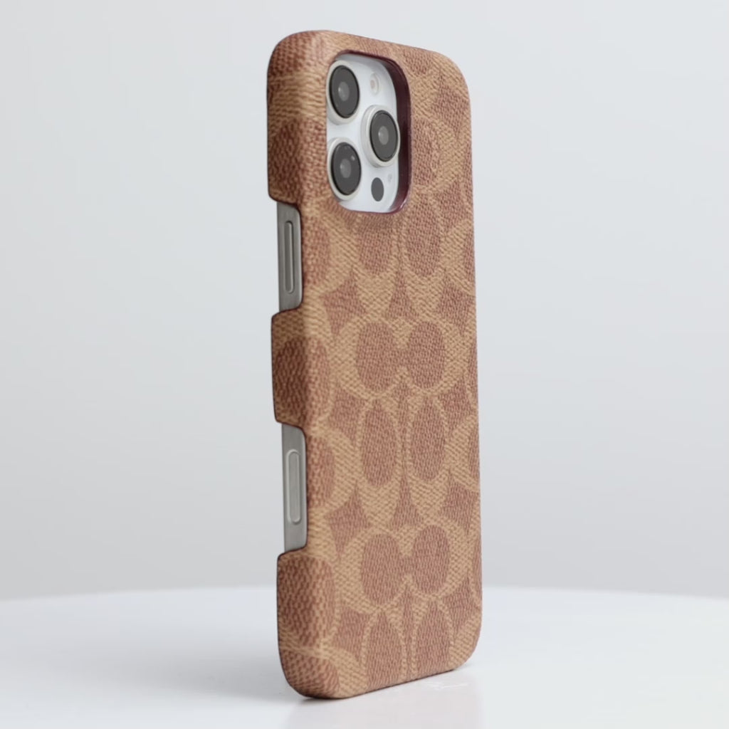 ROTATING Coach Slim Wrap Signature Canvas Tan - iPhone 16 CASE IN VIDEO