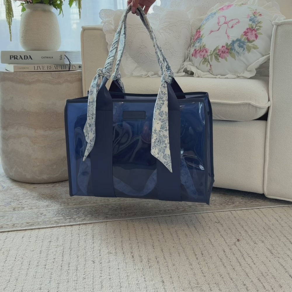 A video showing show all the Something Navy Twily Tote bag fitting inside of each other 